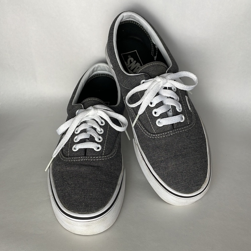 VANS•GRAY CANVAS•WOMENS 9 / MENS 7.5